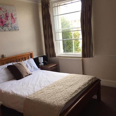 The Pines Guest Accommodation Chippenham  Esterno foto