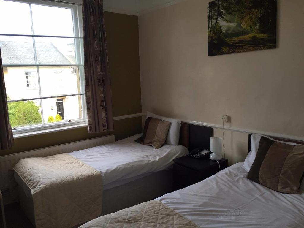 The Pines Guest Accommodation Chippenham  Esterno foto