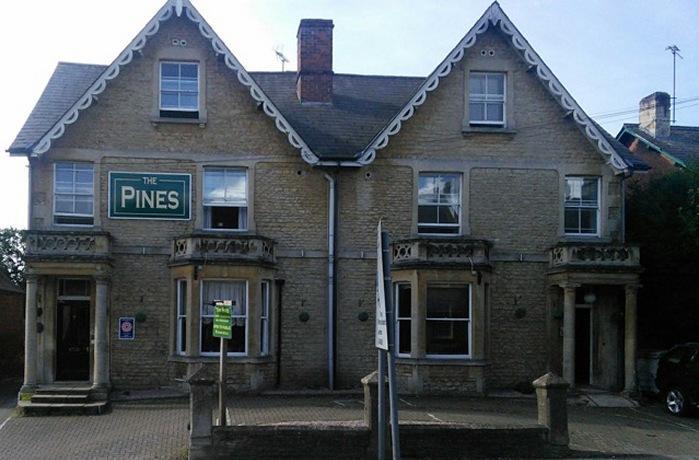 The Pines Guest Accommodation Chippenham  Esterno foto