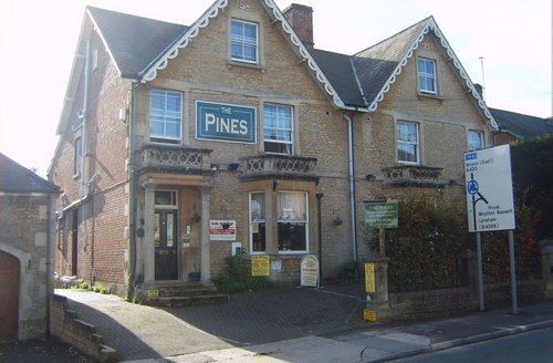 The Pines Guest Accommodation Chippenham  Esterno foto